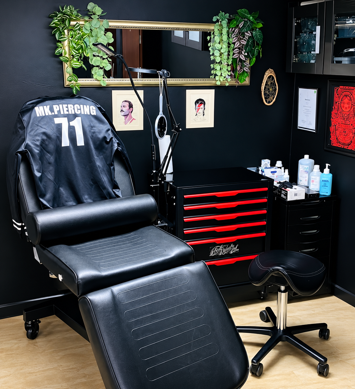 Piercingbereich von MK-PIERCING bei Black Danube Ink
